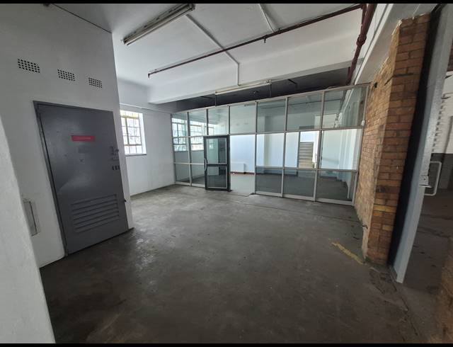 1,554M² WAREHOUSE TO LET IN BENROSE